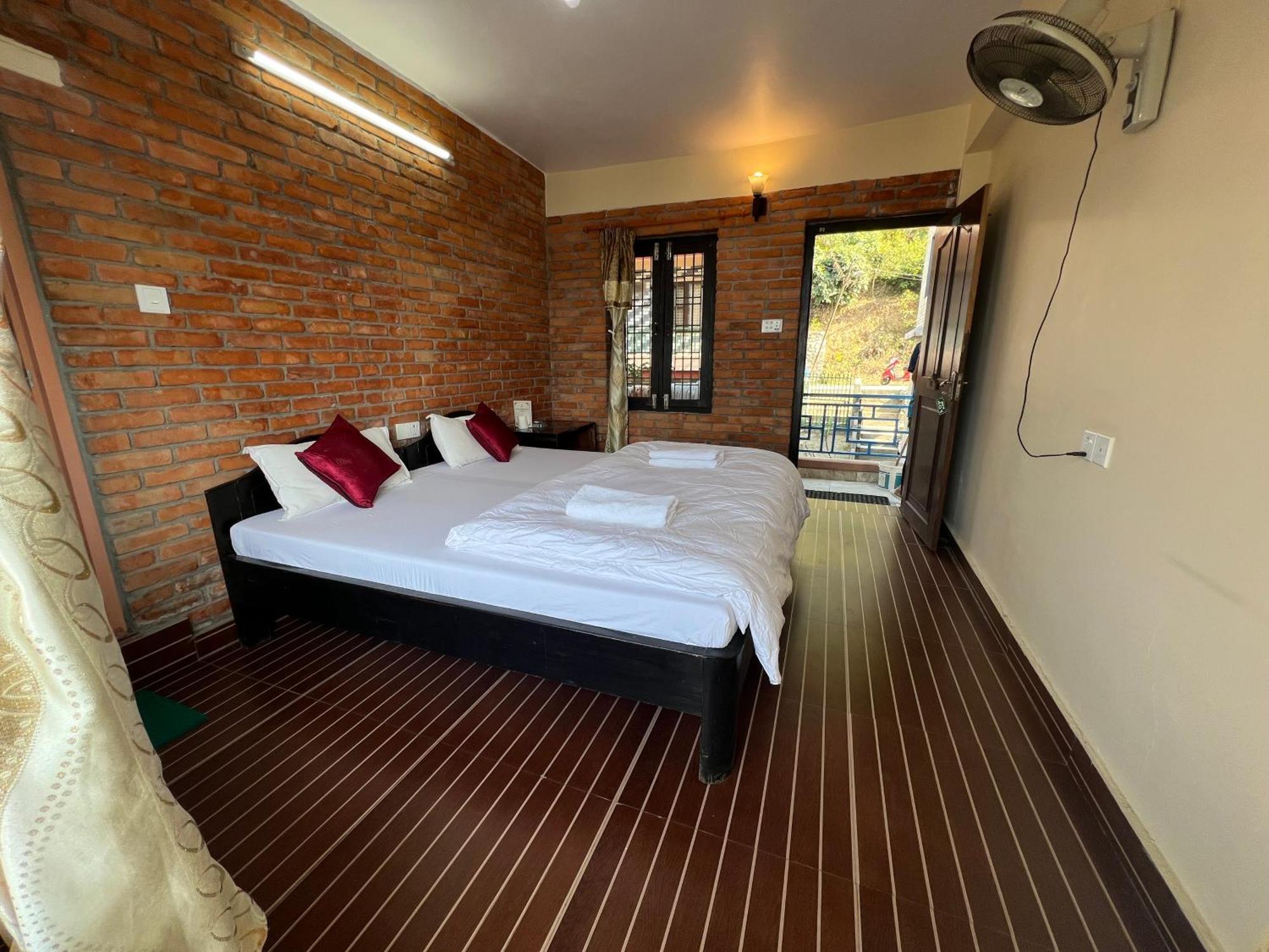 Little Pilgrim Family Lodge Pokhara Eksteriør bilde